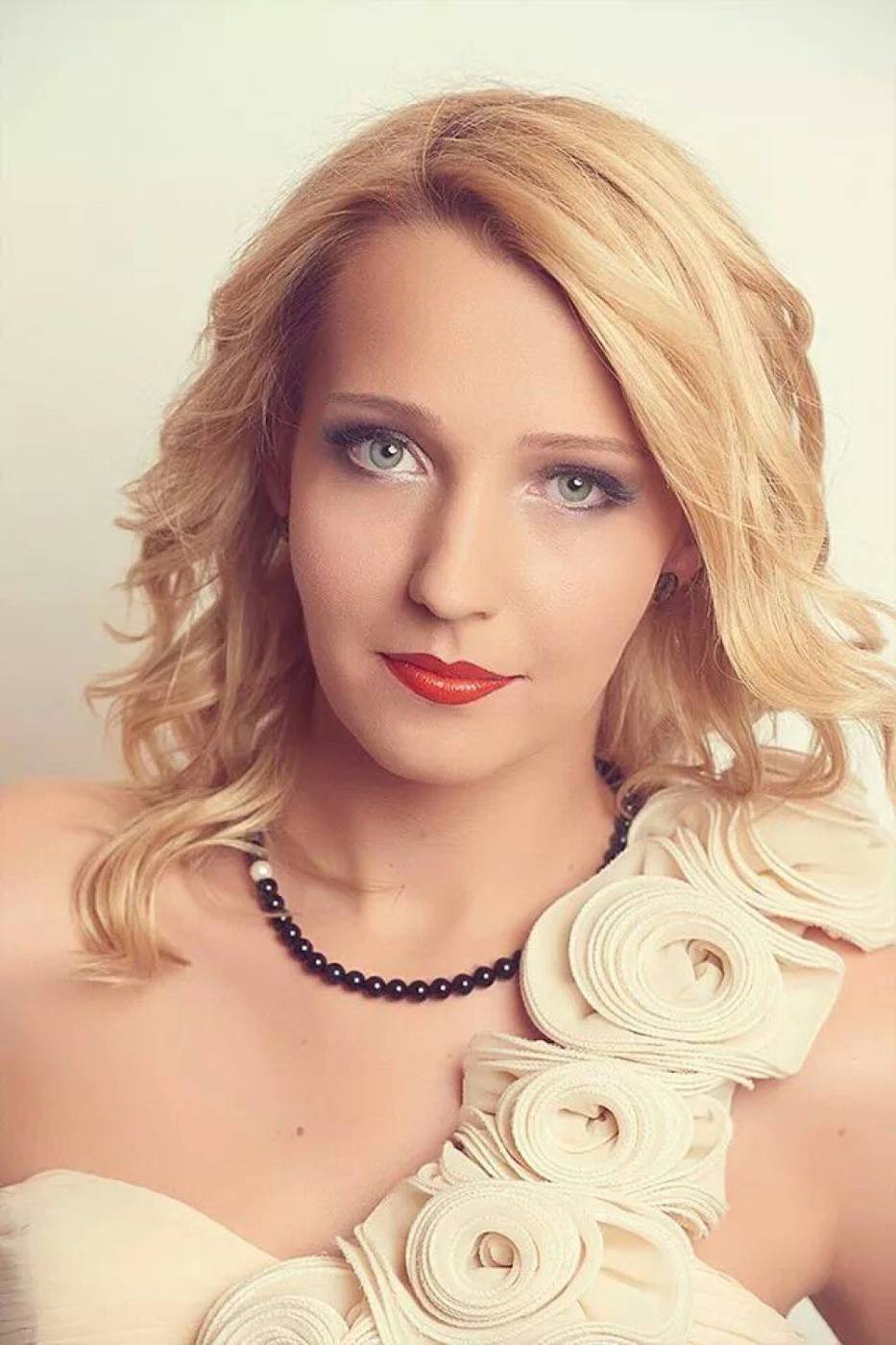Agata Zakrzewska jest finalistką konkursu Miss Poland Benelux 2014. Gala finałowa konkursu odbędzie się 14 - 53f9d482790f5_o,size,933x0,q,70,h,3d2f27