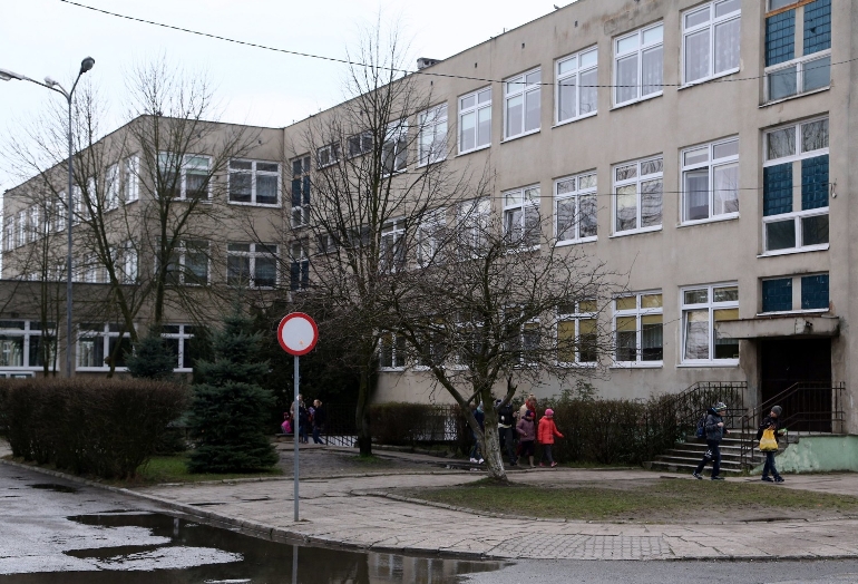 Szkoła Podstawowa Nr 12 Im Kornela Makuszyńskiego Szkoła Podstawowa nr 12 im. Kornela Makuszyńskiego w Piotrkowie