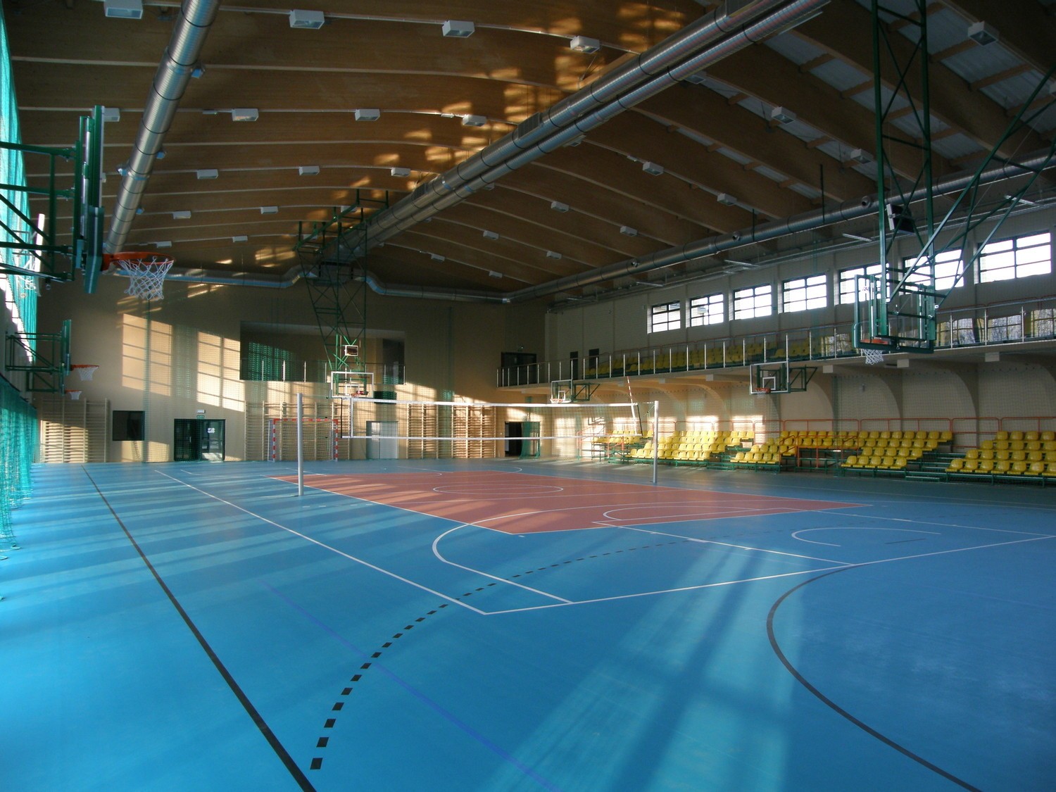 Znalezione obrazy dla zapytania hala sportowa
