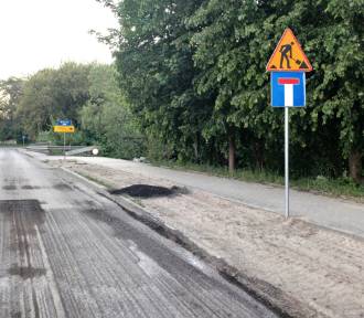 Zrywają asfalt na ul. Gdańskiej w Sławnie. Zdjęcia. Radzimy korzystać z objazdów