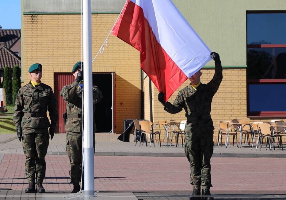 Sieć Biedronek nas ocali: Polska bezbronna w obliczu niebezpieczeństwa