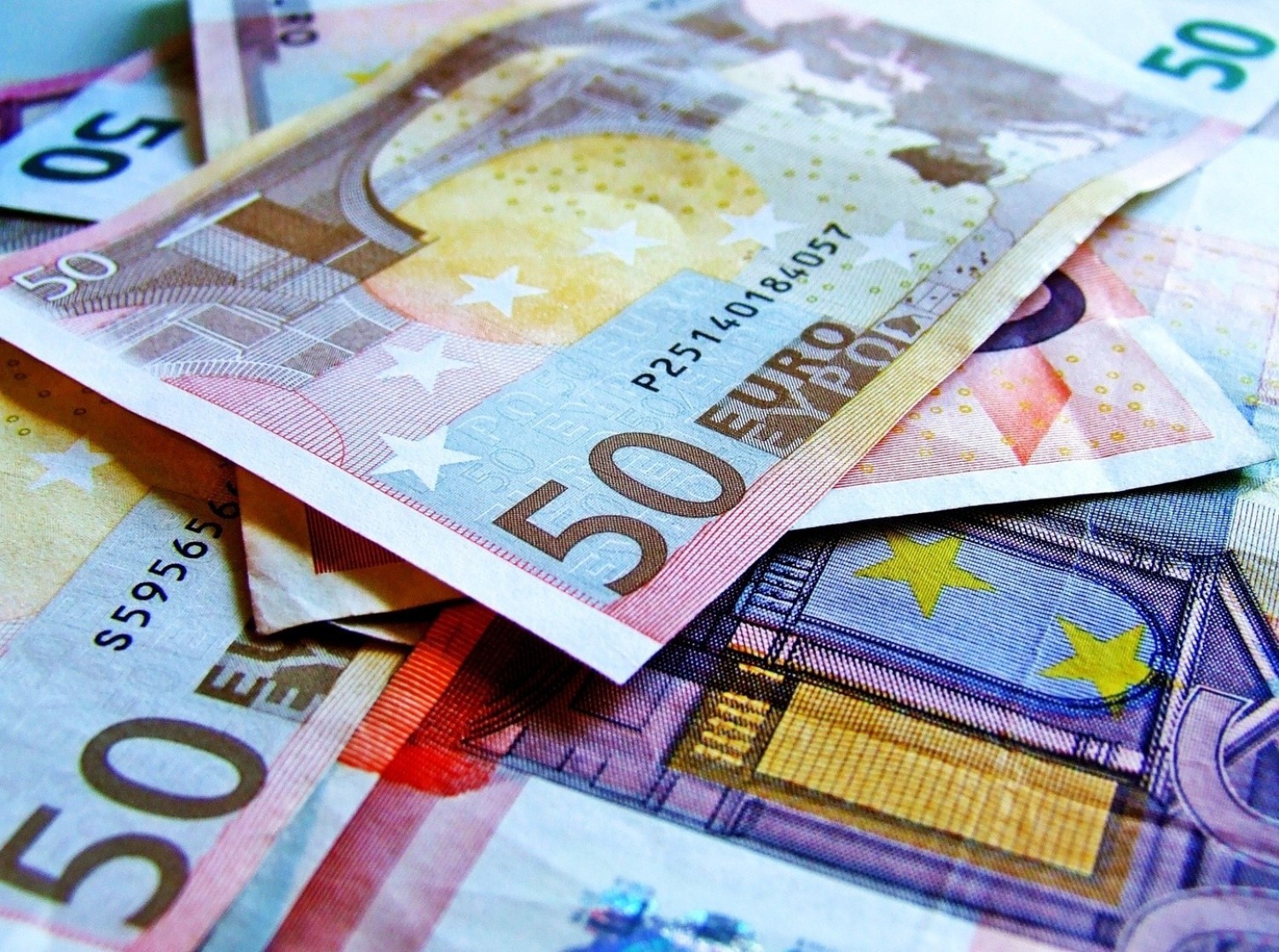 Płaca minimalna w naszym kraju znacznie odstaje od stawek proponowanych przez liderów Unii Europejskiej