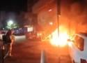 Tragedia na Bulwarze Ikara. Ogień nadtrawił między innymi latarnię i samochód