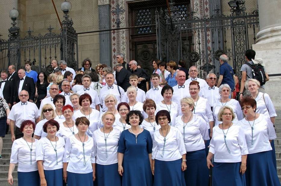 Dyrygent Ewa Woynarowska z Chórem „Gaude Vitae”, który odnosi sukcesy w kraju i jak widać także za granicą