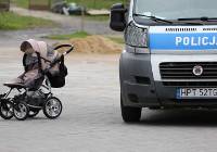 Potrącenie matki z wózkiem. Groźny moment na pasach w Pleszewie