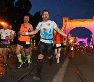 Co nie wypaliło na 8. nocnym półmaratonie we Wrocławiu? Biegacze punktują imprezę