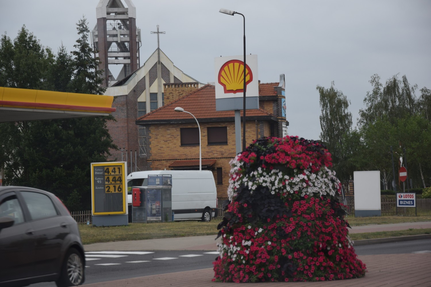 Handel w każdą niedzielę jest dostępny nie tylko na stacji benzynowej i w kościelnym kiosku