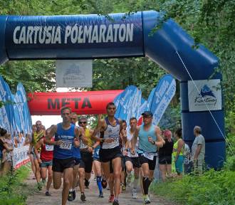 VII Cartusia Półmaraton. Setki biegaczy już w sobotę w Kartuzach