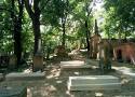 Wyjątkowe odkrycie w Krakowie! Znaleziono fragmenty najstarszego znanego pomnika grobowego na cmentarzu komunalnym 