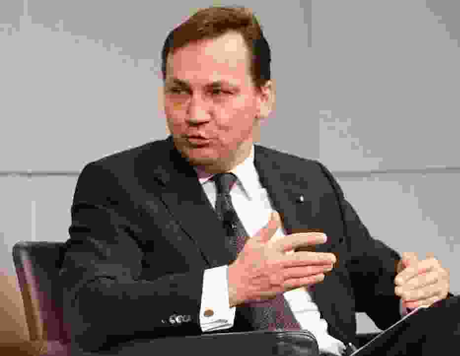Minister Sikorski szykuje kadrową rewolucję w dyplomacji
