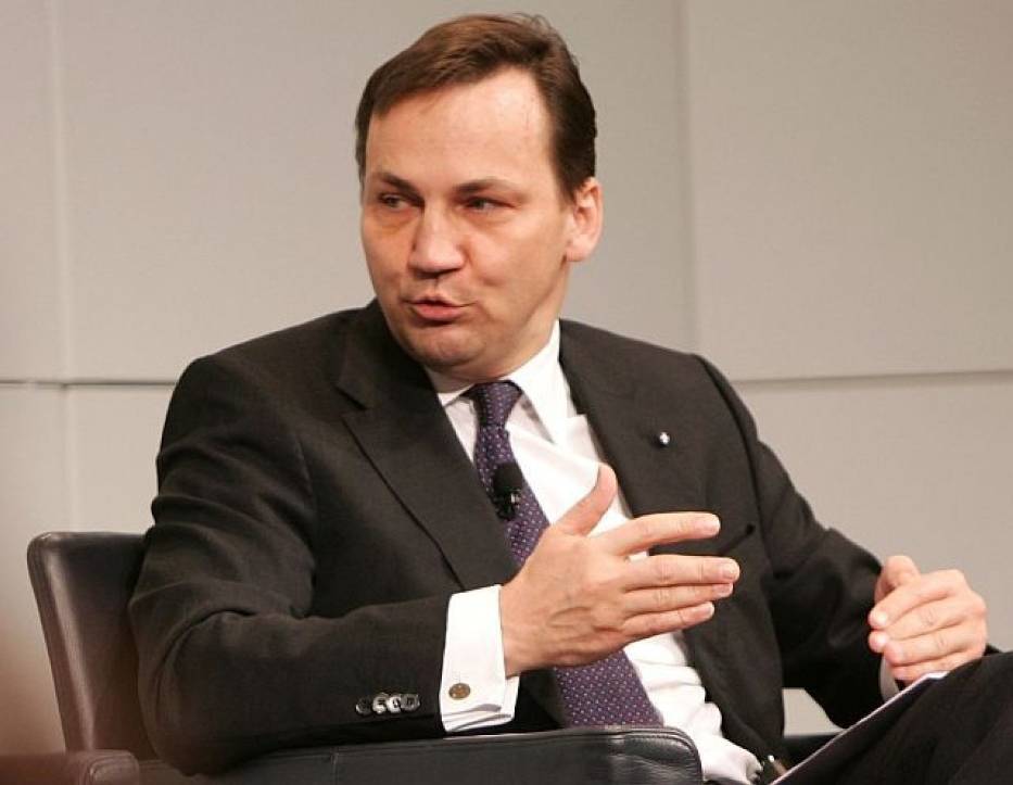 Minister Sikorski szykuje kadrową rewolucję w dyplomacji