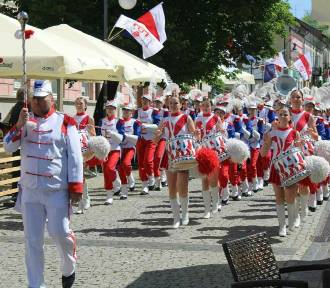Uroczysta rocznica wstąpienia Polski do Unii. Przez Radom przeszły orkiestry [FOTO]
