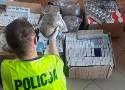 Nielegalny handel w Myszkowie. Policjanci przejęli 30 kg suszu tytoniowego i 36 tys. papierosów bez polskiej akcyzy