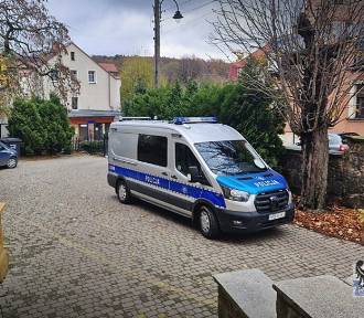 Potrącenie pieszej 15-latki w Szczawnie-Zdroju. Kobieta trafiła do szpitala