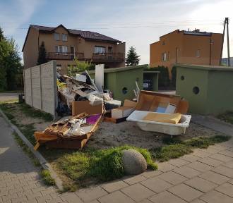 Mnóstwo śmieci przy ulicy Świętokrzyskiej w Radomiu. Ten widok przeraża