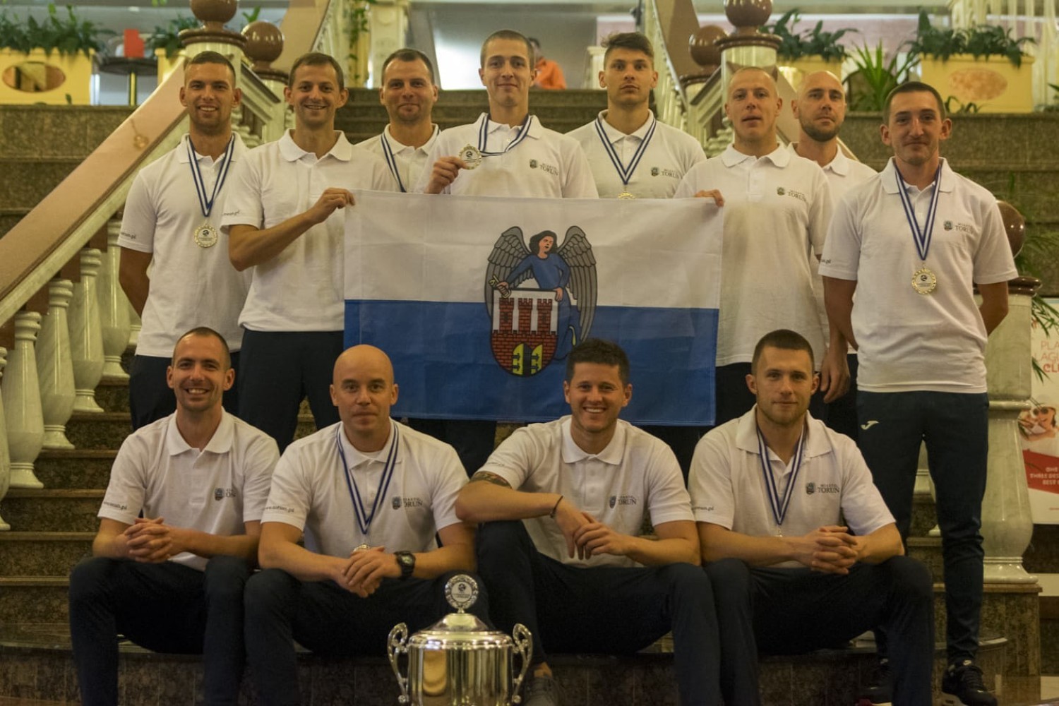W fazie grupowej Dynamik Herring przegrał z Vinkovci Auto Servic Crnaic (2:3), wygrał z Galway Polonia (3:1), a także zremisował z Bratislava Papalalulu (2:2)