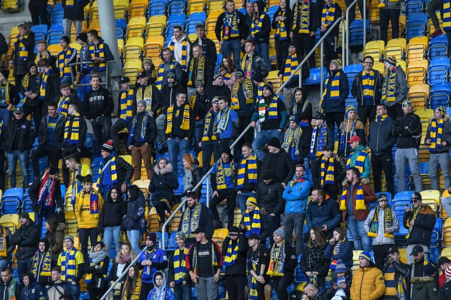 Kibice na sobotnim meczu Arka Gdynia - Pogoń Szczecin