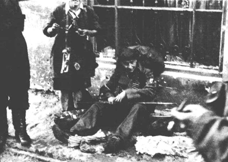 Tajny fotograf powstania warszawskiego. Ostatnie zdjęcie zrobił leżąc ranny w bramie domu