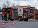 Pożar w zakładzie przetwórstwa mięsnego w Proszówkach koło Bochni, 39-latek z poparzeniami trafił do szpitala