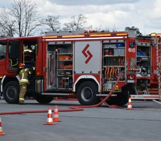 Pożar w zakładzie mięsnym koło Bochni, 39-latek z poparzeniami trafił do szpitala