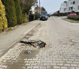 Uwaga kierowcy! Zapadł się kawałek jezdni na ul. Króla Jana III w Gdyni