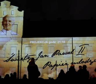 10 lat temu Jan Paweł II został ogłoszony świętym. Jak przeżywali ten dzień Polacy?