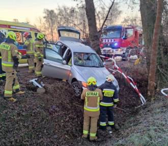 Kolizje i wypadek na śliskich drogach w Tarnowie i okolicy