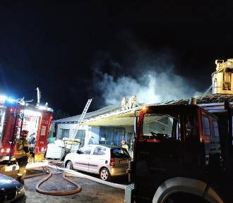 Pożar w Czechach pod Zduńską Wola. W nocy palił się warsztat ZDJĘCIA