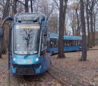 Świąteczny tramwaj we Wrocławiu - możecie zrobić mu zdjęcie i wygrać konkurs