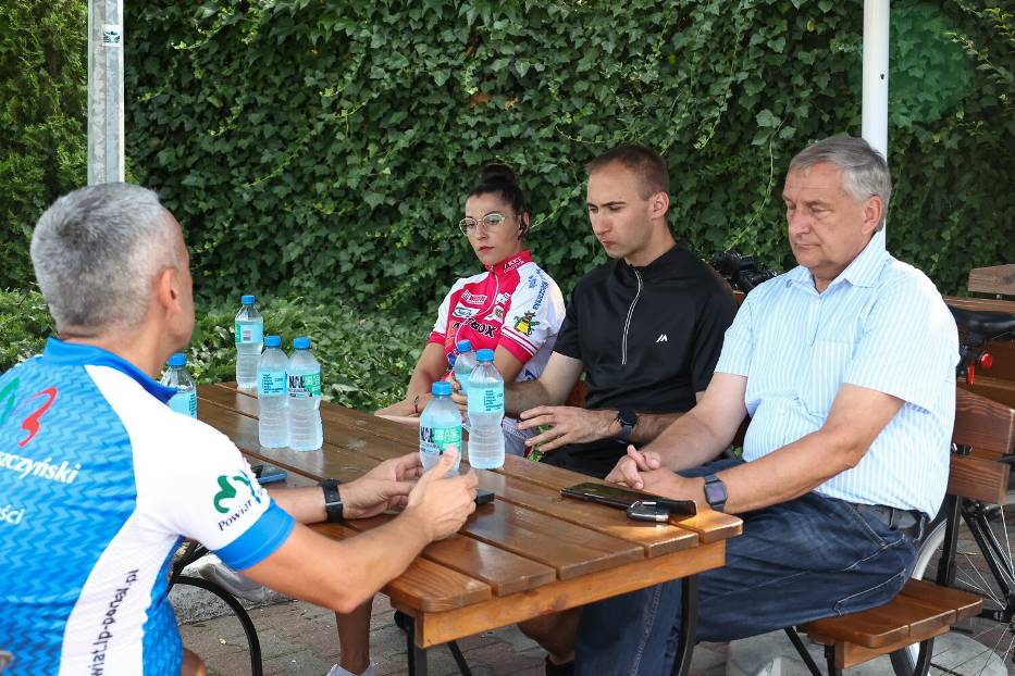 Zaprosili posłów z Leszna na rowery i będzie wspólne pismo w sprawie ścieżki do Lasocic