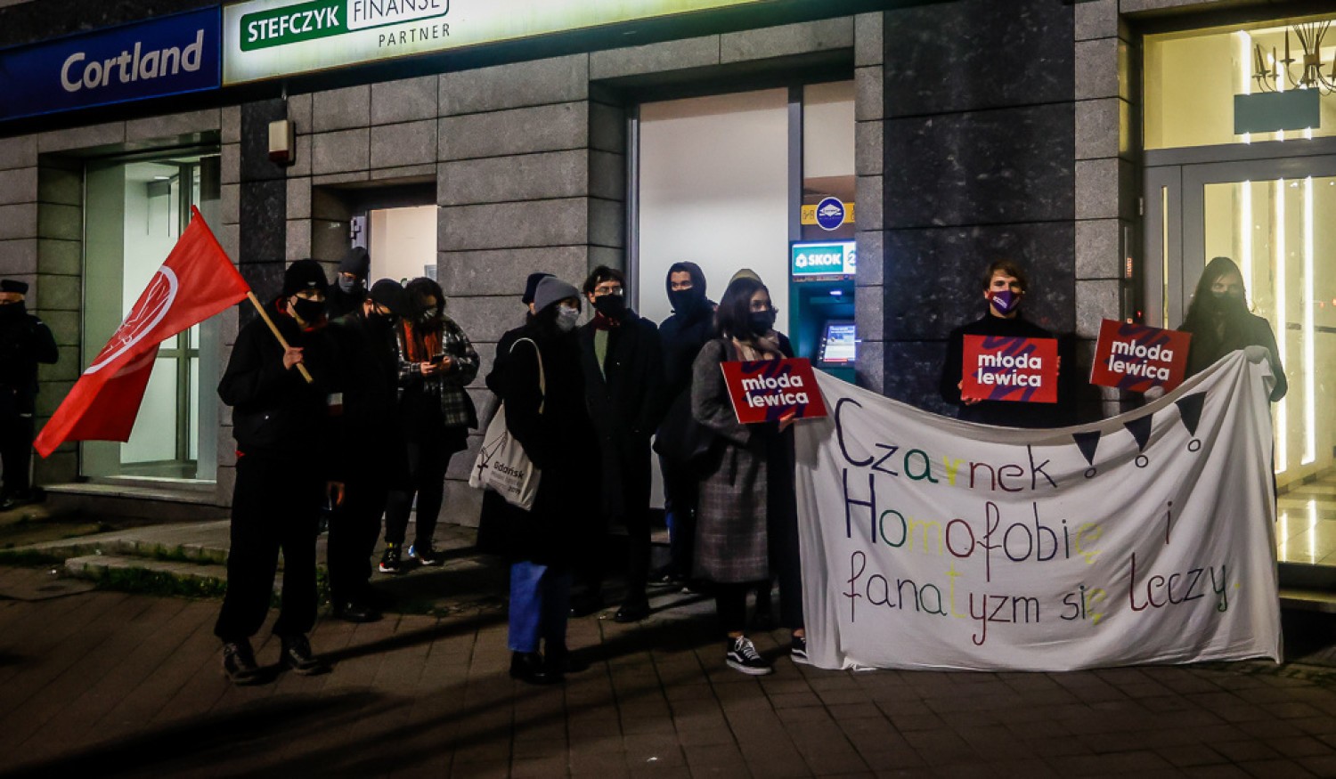 Protest maturzystów pod Kuratorium Oświaty w Gdańsku w środę, 25