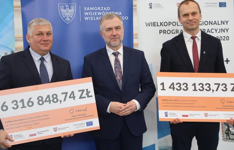 Podpisanie umowy na dofinansowanie termomodernizacji szkół w Miejskiej Górce i Pakosławiu