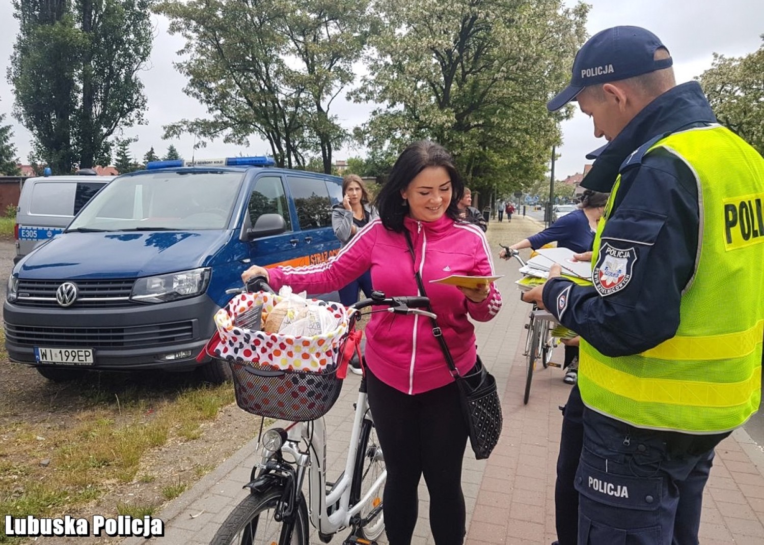 - Nowosolscy policjanci wspólnie z funkcjonariuszami Straży Ochrony Kolei organizują spotkania prewencyjne w ramach ogólnopolskiej akcji „Bezpieczny przejazd”