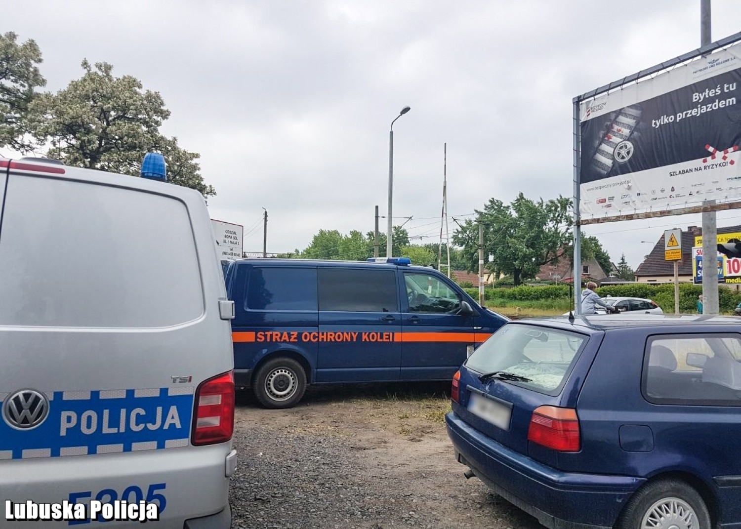 - Nowosolscy policjanci wspólnie z funkcjonariuszami Straży Ochrony Kolei organizują spotkania prewencyjne w ramach ogólnopolskiej akcji „Bezpieczny przejazd”