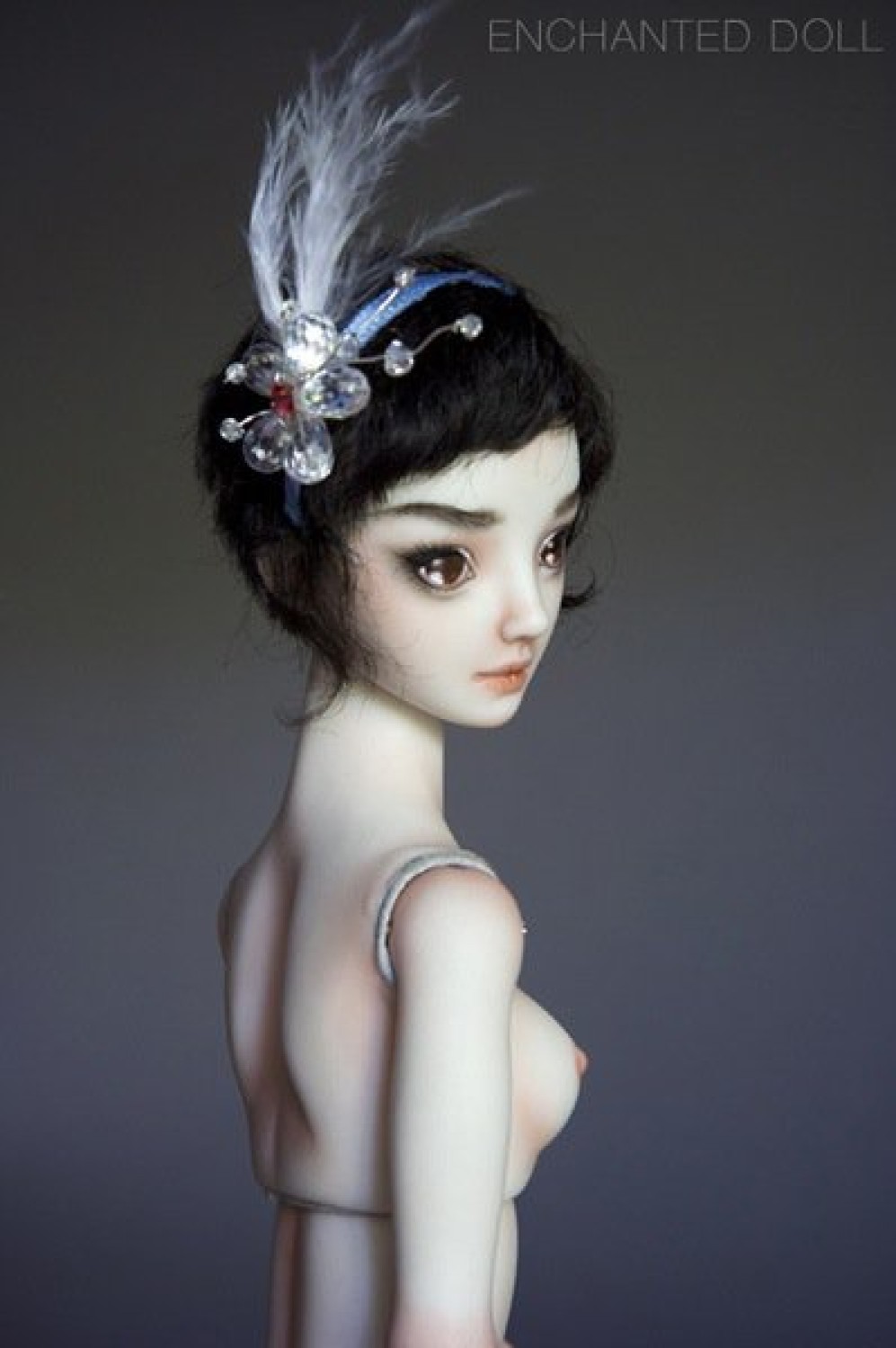 Enchanted dolls: Ten lalki pozują niczym prawdziwe modelki! Zobacz kontrowersyjną galerię