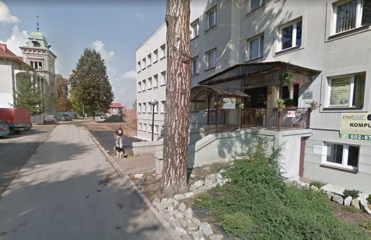 Kolorowy samochód lub inny pojazd z logo Google i charakterystyczną "kopułką" na górze we wrześniu 2013 roku można było zauważyć na ulicach Kazimierzy Wielkiej, bo to wtedy robiono zdjęcia aktualizując funkcję Google Street View