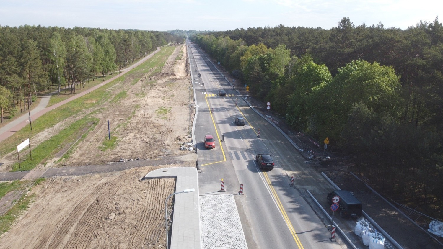 Po dobudowaniu pasów ruchu dla autobusów na Gdańskiej, w poniedziałek rozpoczęło się frezowanie nawierzchni na ulicy Gdańskiej od ronda do Myślęcinka na pasach ruchu, po których obecnie poruszają się samochody