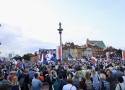Wiec Donalda Tuska w Warszawie. Tłumy zebrały się na placu Zamkowym. "Żeby tutaj była Polska, a nie Rosja"