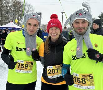 Bieg "Szansa na 5" w Radomsku. Zimowe warunki i ponad 200 biegaczy na starcie