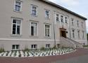 Odrestaurowany budynek Szkoły Podstawowej w Oleśnicy robi wrażenie