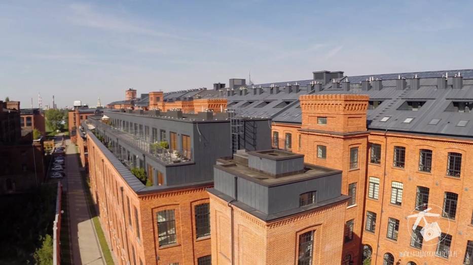 Latający Kamerzysta pokazuje Łódź z lotu ptaka