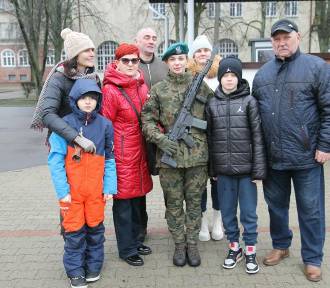 W jednostce wojskowej w Chełmnie żołnierze złożyli przysięgę wojskową. Zdjęcia
