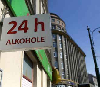 "Jak pili, tak piją", czyli tak (nie)działa nocny zakaz sprzedaży alkoholu w Poznaniu