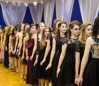 Studniówka 2018, Liceum im. J. Dąbrowskiego w Warszawie. Impreza przedmaturalna na galowo! [ZDJĘCIA]