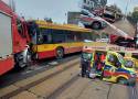 Wypadek na ul. Przybyszewskiego w Łodzi. Wóz gasniczy straży pożarnej zderzył się z autobusem MPK. Zobacz ZDJĘCIA, FILM