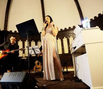 Legnica: Koncert Weroniki Kwaśny w Dniu Inwalidy i Osób Niepełnosprawnych, zdjęcia