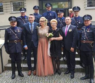 Rekonstruktorzy policyjni z Radomia na ślubie swego prezesa [ZDJĘCIA]