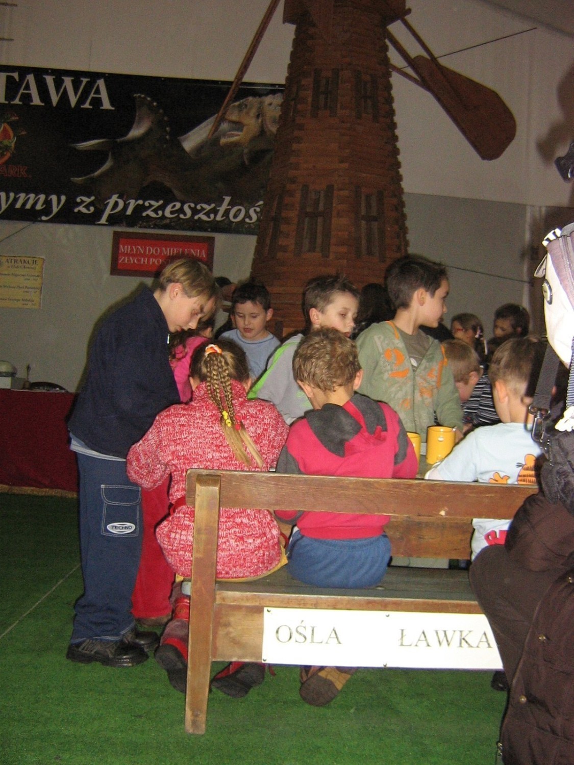 Żeby je otrzymać muszą oczyścić się ze swoich przewinień spisując je na kartce, a następnie przemielić ją w młynie