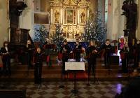 Koncert świąteczny Zdunowskiego Zespołu Kameralnego AKCENT w kościele w Zdunach