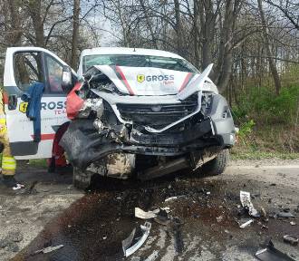 Wypadek na DK 35 pod Wrocławiem. Doszło tam do czołówki, dwie osoby w szpitalu